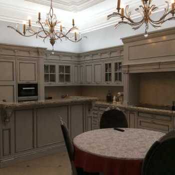 Cucina, tavolo e sedie Luciano Zonta, illuminazione Fine Lamps Art